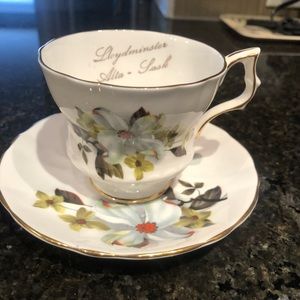 Vintage -Royal Gregg Bone China Teacup and Saucer, Dogwood Patterned Teacup 🇨🇦